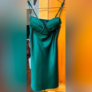 WINDSOR Elegant Green Spaghetti Strap Dress
